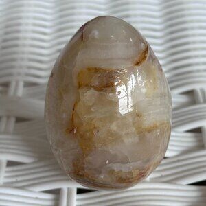 Hand Carved Onyx Marble Egg Sculpture – Natural Cream Honey Veins